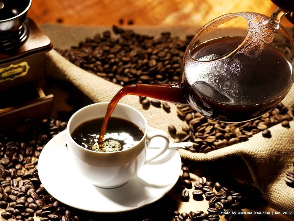 Hình 5: Hạn chế dùng cà phê, trà, rượu và tránh nước súc miệng có cồn.