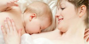 Rèn bú rèn ngủ rèn chơi cho trẻ